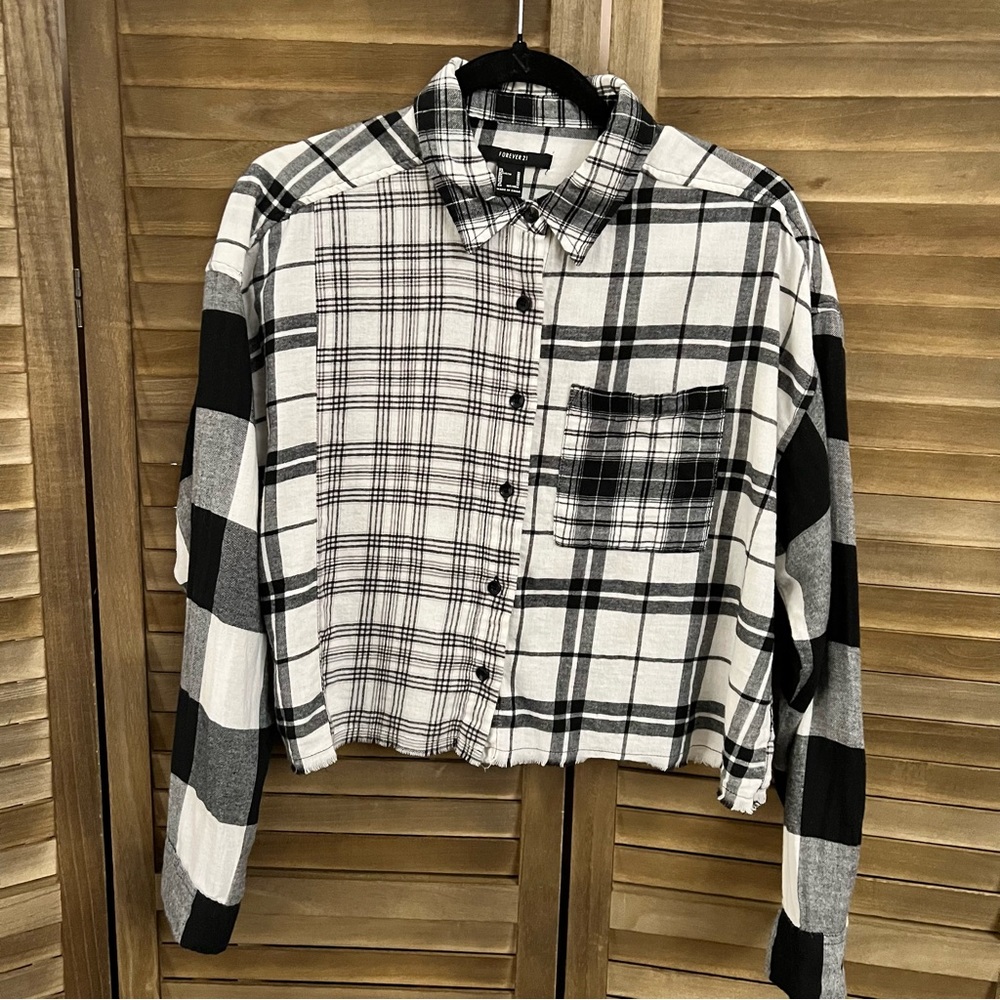 Forever 21 Plaid Cropped Flannel Top Black White Medium